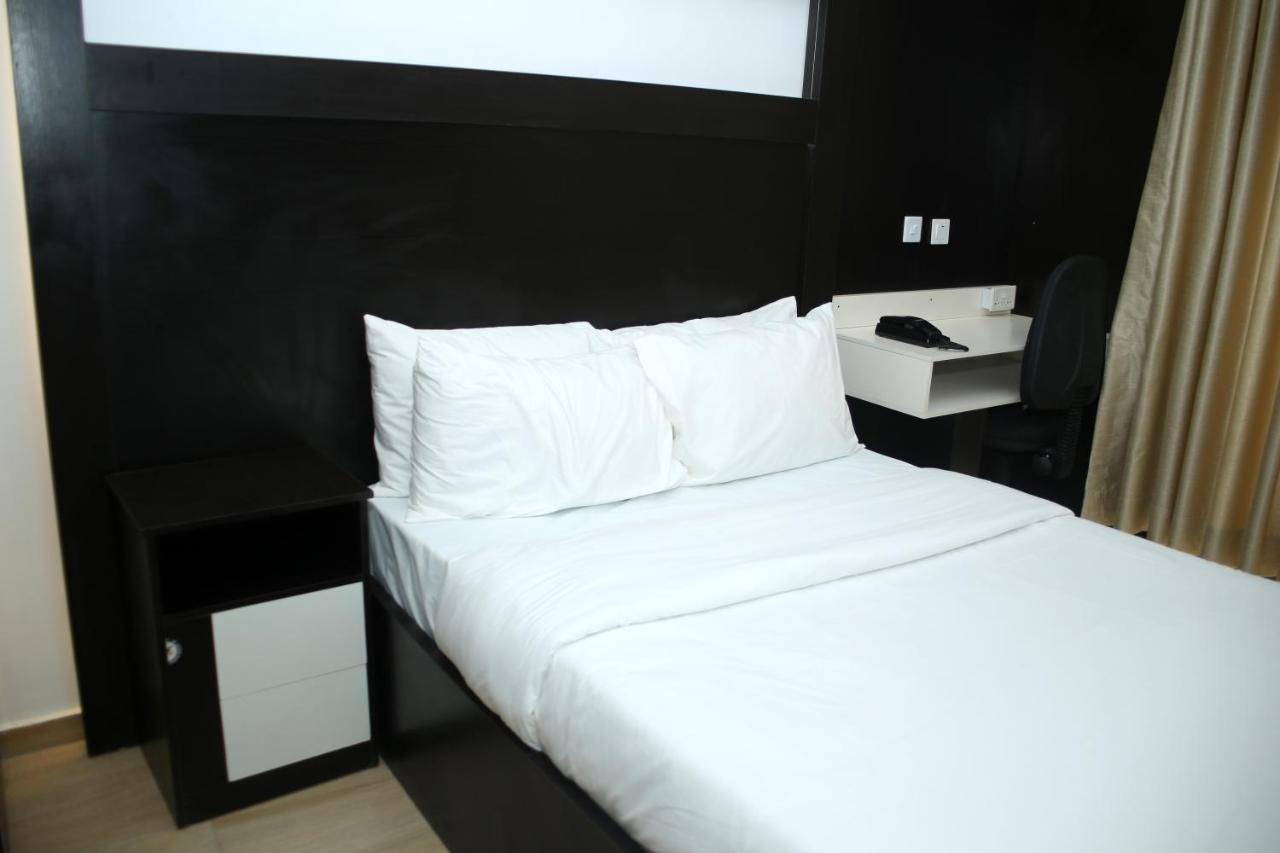 Hotel Capitol Ікеджа Екстер'єр фото