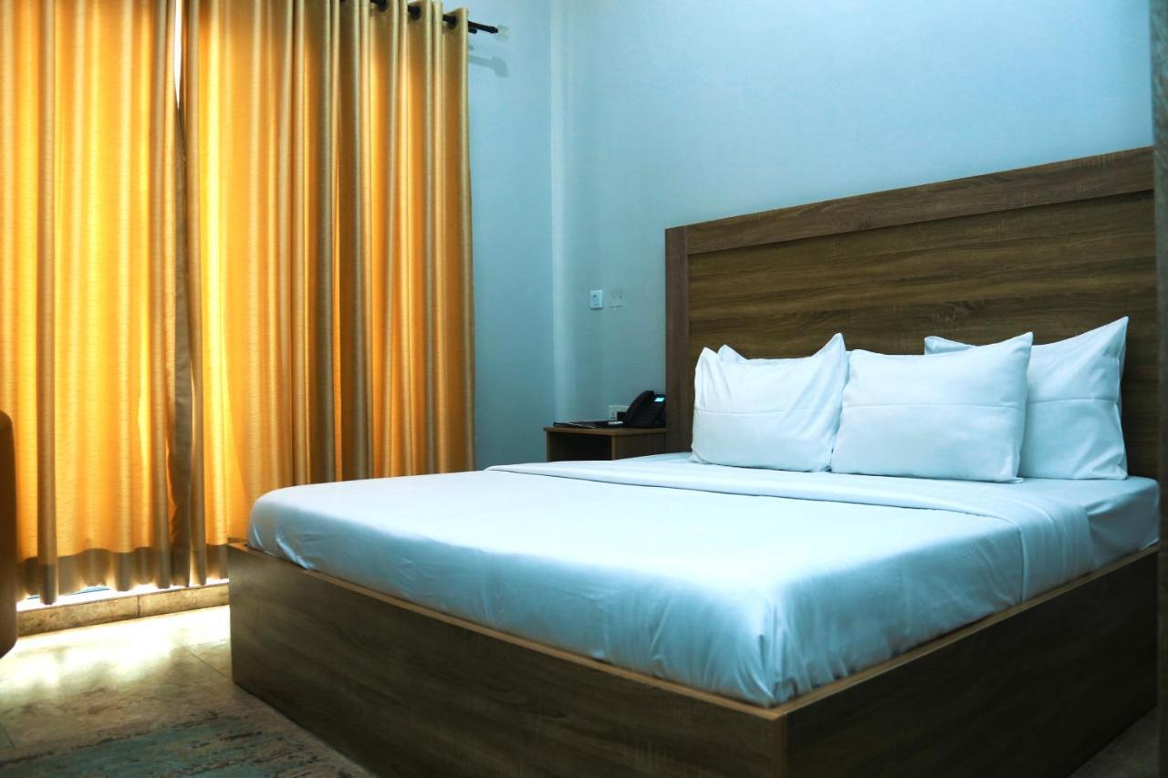 Hotel Capitol Ікеджа Екстер'єр фото