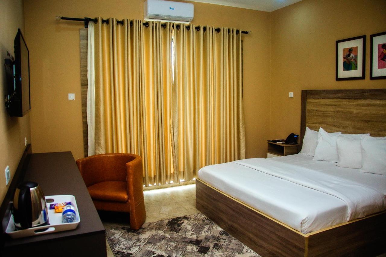 Hotel Capitol Ікеджа Екстер'єр фото